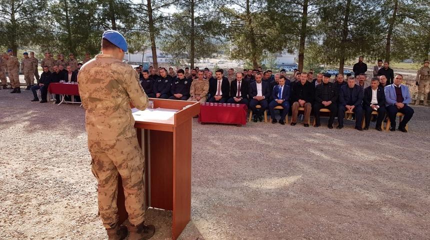 PKK'lı ter&ouml;ristlerin şehit ettiği 8 g&uuml;venlik korucusu t&ouml;renle anıldı