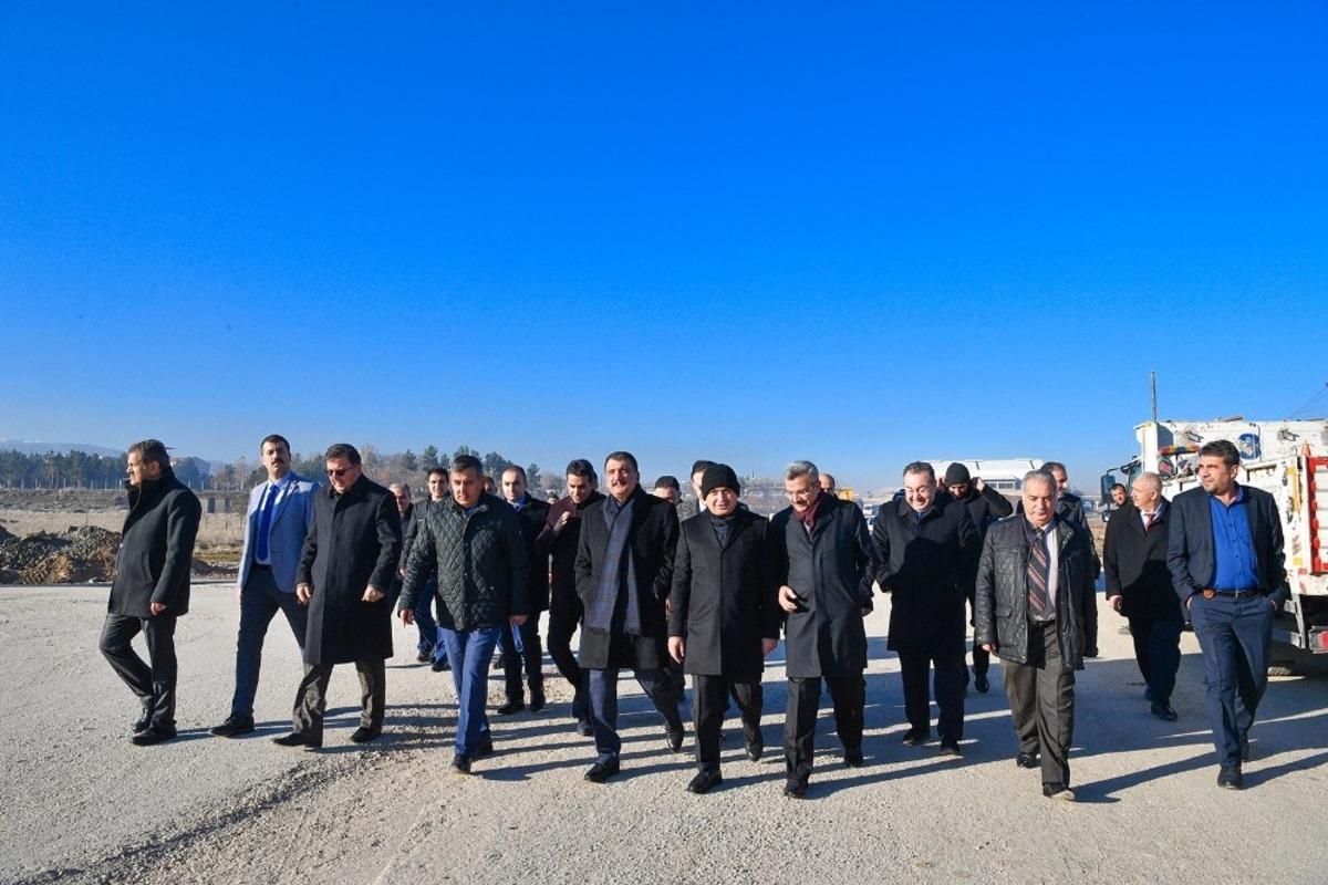 Başkan G&uuml;rkan, yol &ccedil;alışmalarını inceledi