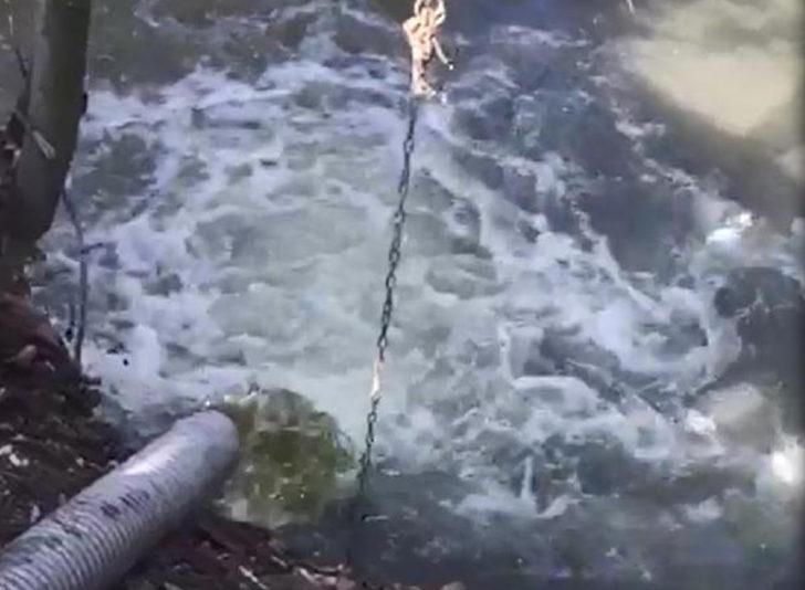 Kocaeli'de kimyasal atıkların dereye boşaltılma anının görüntüleri ortaya çıktı G4