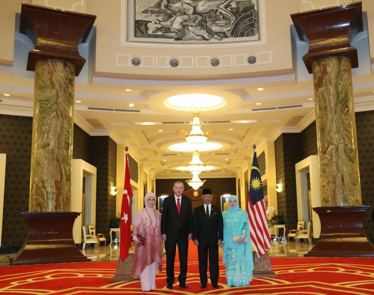 Cumhurbaşkanı Erdoğan, Malezya kralı ile g&ouml;r&uuml;şt&uuml;