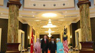 Cumhurbaşkanı Erdoğan, Malezya kralı ile görüştü