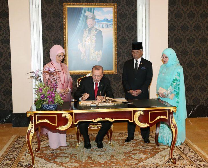 Cumhurbaşkanı Erdoğan, Malezya kralı ile görüştü G3
