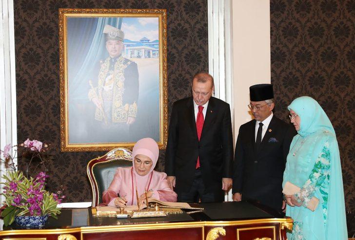 Cumhurbaşkanı Erdoğan, Malezya kralı ile görüştü G4