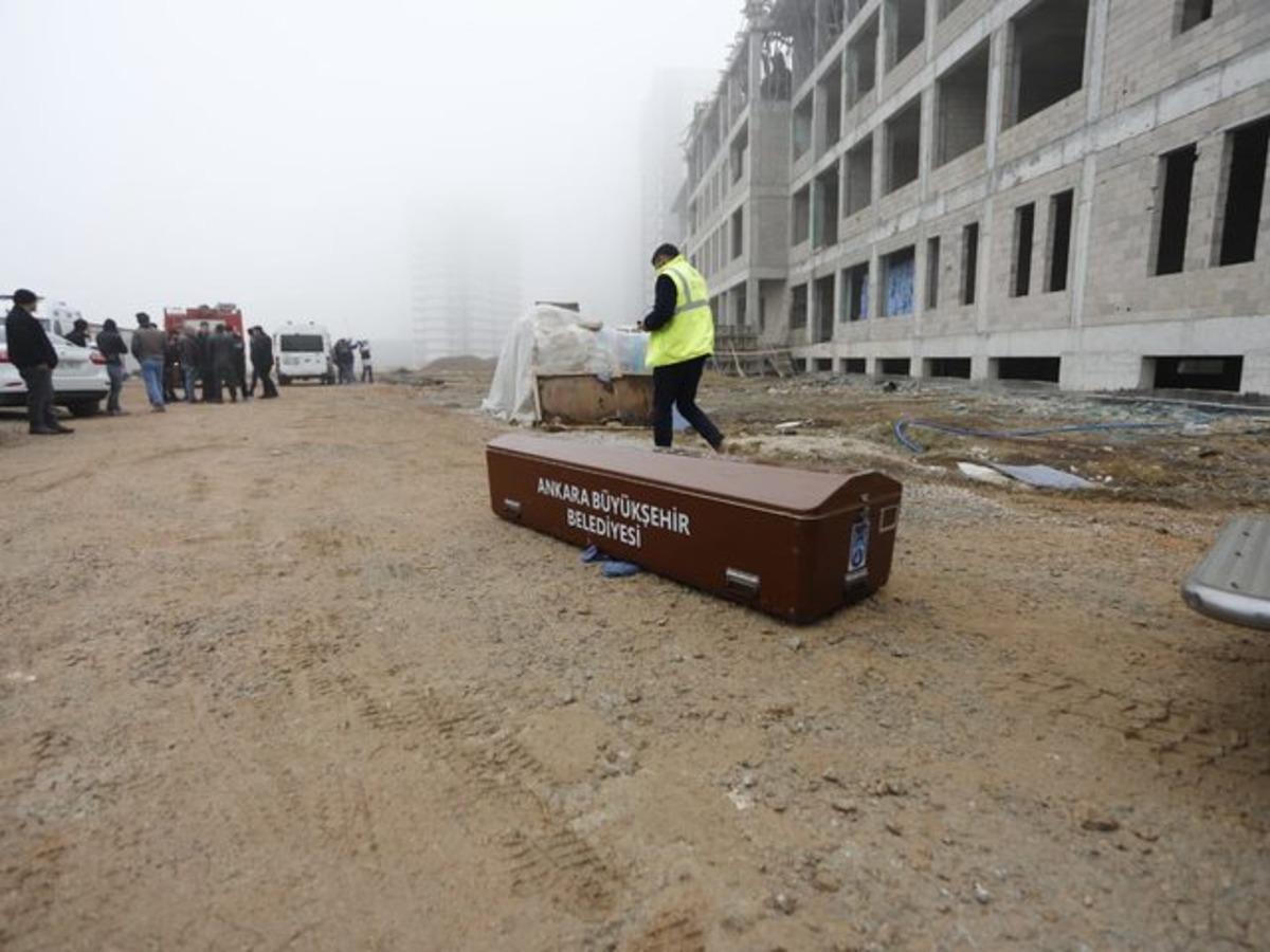 Ankara'da okul inşaatında iskele &ccedil;&ouml;kt&uuml;! 1 &ouml;l&uuml;,1 yaralı