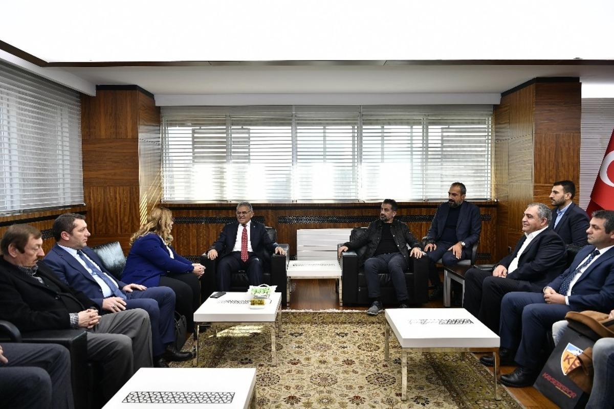 İstikbal Mobilya Kayserispor Başkanı Berna G&ouml;zbaşı ve y&ouml;netim kurulu &uuml;yeleri Başkan B&uuml;y&uuml;kkılı&ccedil;&rsquo;ı ziyaret etti