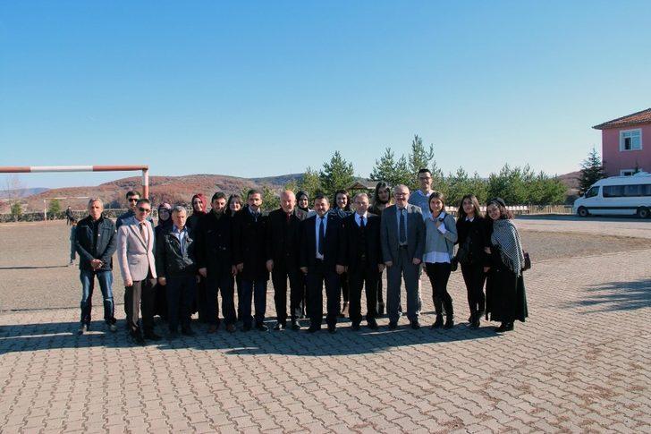 Gönül Bağı Etkinlikler Kapsamında Öğrencilere Kışlık Kıyafet Hediye Edildi G2