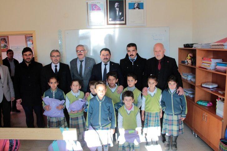 Gönül Bağı Etkinlikler Kapsamında Öğrencilere Kışlık Kıyafet Hediye Edildi G5