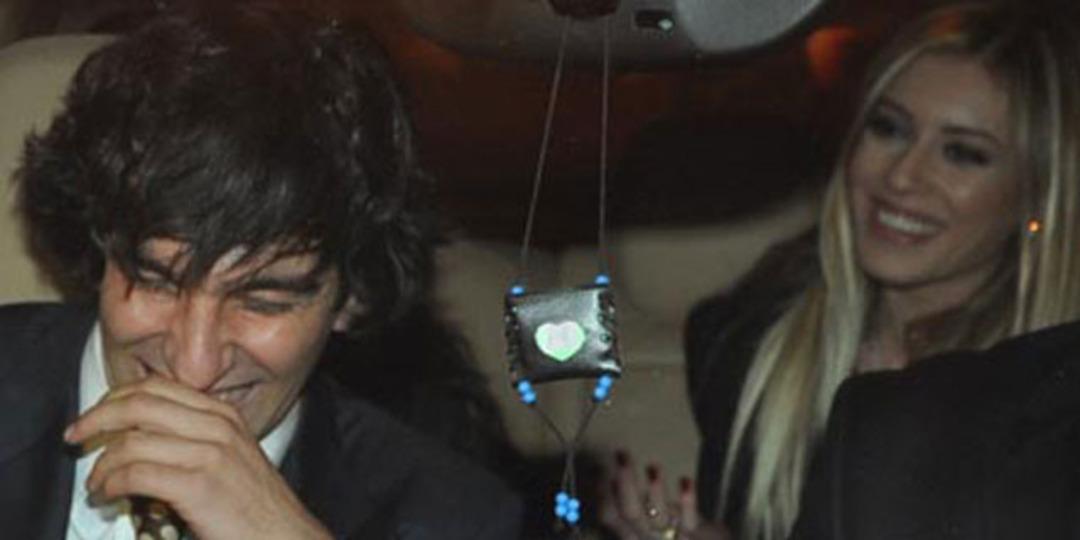 Arda Turan ile Sinem Kobal nişanlandı