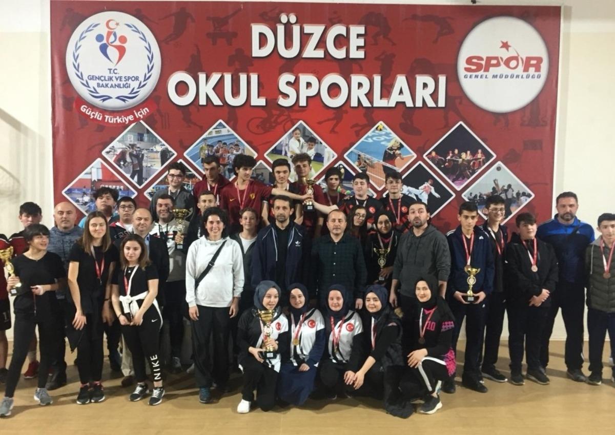 Minik raket&ccedil;iler yarıştı