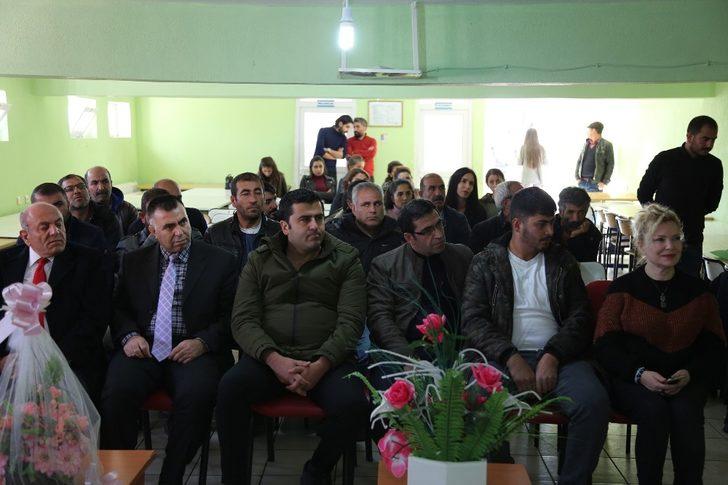 Tunceli’de 150 öğrenciye mont ve bot hediye edildi G2