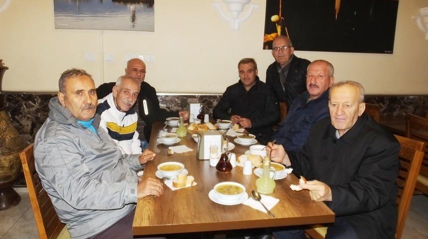 Burhaniye&rsquo;de &Ouml;ren Caminde namaz sonrası &ccedil;orba ikramı