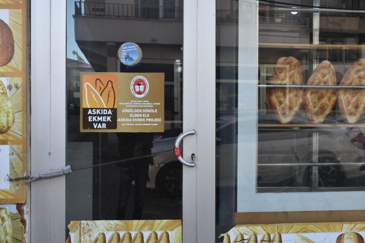 Gen&ccedil;&rsquo;te "Askıda Ekmek Var" projesi