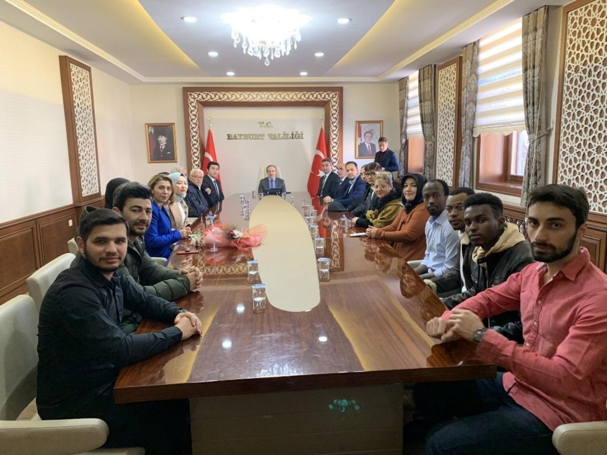 Vali Epcim g&ouml;&ccedil;menlerle bir araya geldi