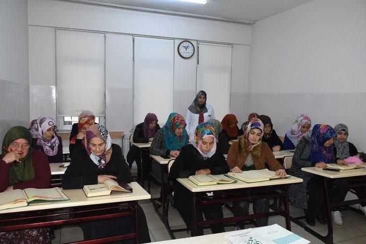 Şahinbey Belediyesi Tesislerinde Kur’an-ı Kerim öğreniyorlar G2