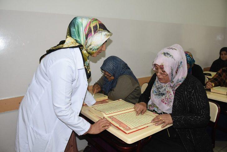 Şahinbey Belediyesi Tesislerinde Kur’an-ı Kerim öğreniyorlar G3