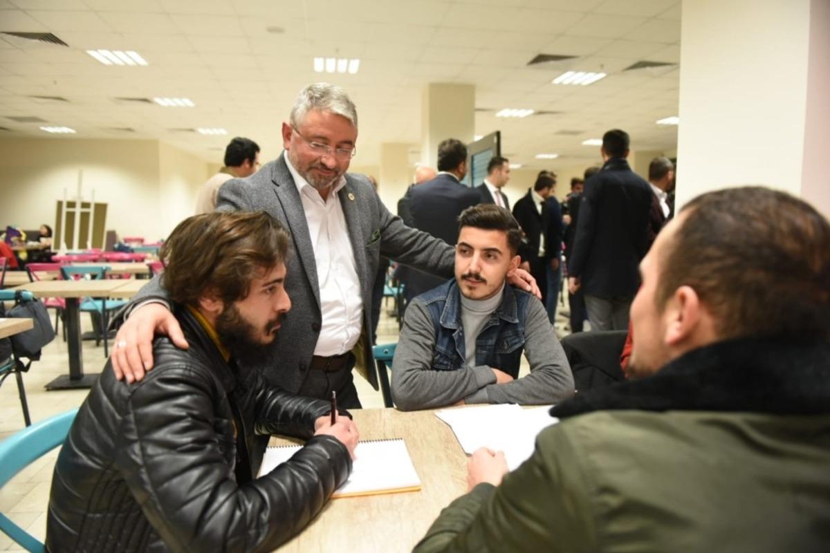 Başkan Aşkın&rsquo;dan &uuml;niversite &ouml;ğrencilerine moral ziyareti