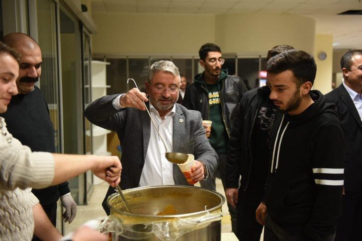 Başkan Aşkın’dan üniversite öğrencilerine moral ziyareti G5