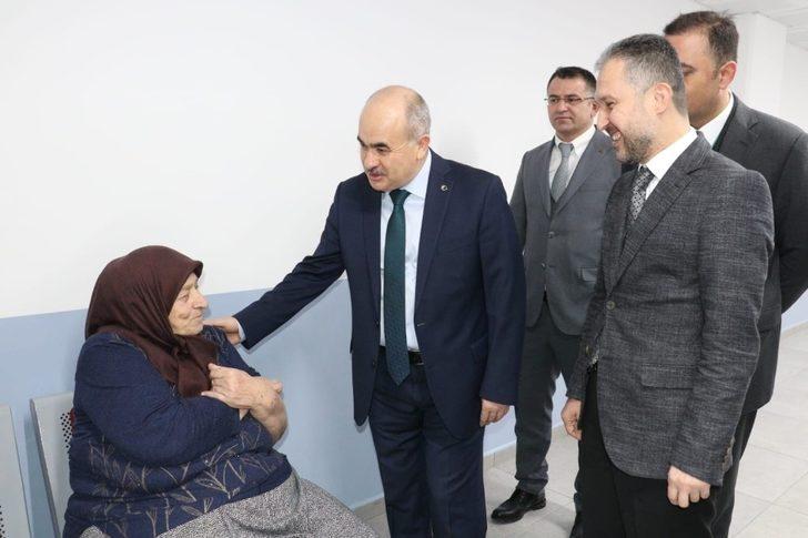 Vali Dağlı vatandaşları tek tek dinledi G1