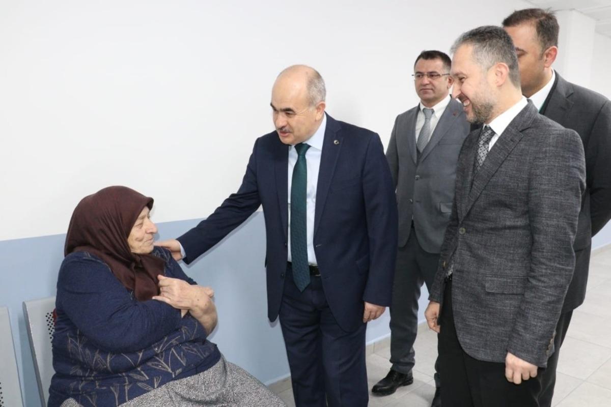 Vali Dağlı vatandaşları tek tek dinledi