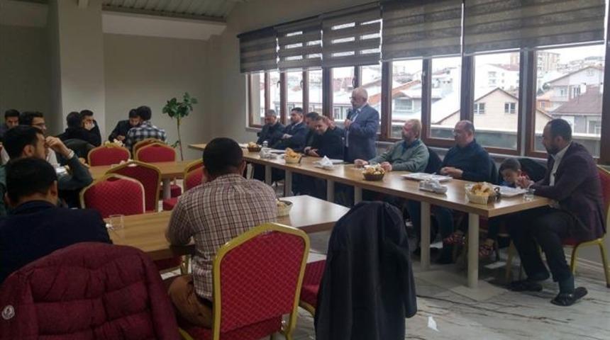 M&uuml;ft&uuml; Akkuş, &ouml;ğrencilerle bir araya geldi