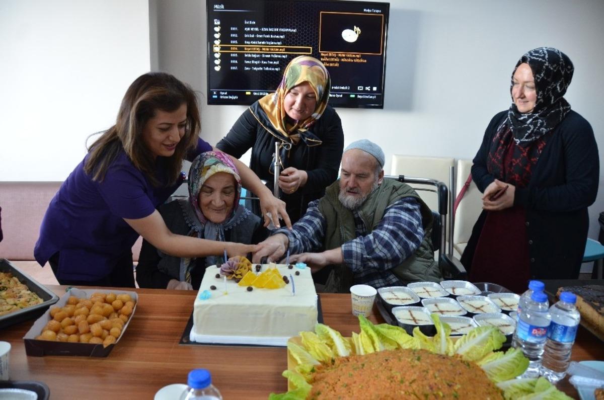 Palyatif hastasına doğum g&uuml;n&uuml; s&uuml;rprizi