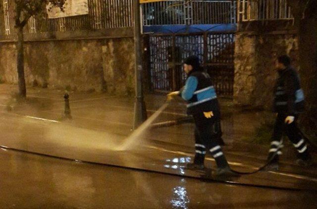 İzmit Belediyesi’nden yoğun temizlik çalışması