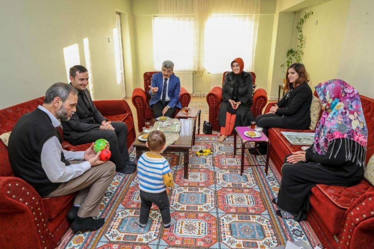 Vali Bilmez&rsquo;den Pakistanlı aileye ziyaret