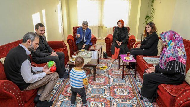 Vali Bilmez, Pakistanlı aileyi ziyaret etti