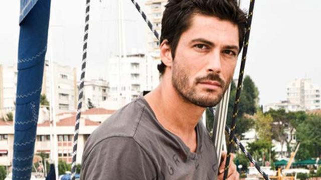 Genç oyuncu bıçaklandı