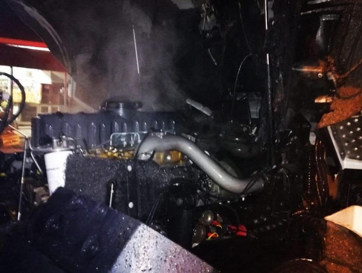 Erciş&rsquo;te koyun y&uuml;kl&uuml; kamyon da yangın &ccedil;ıktı