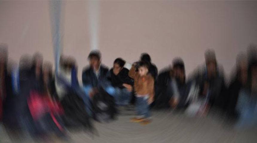 Ayvalık'ta umut tacirlerine şok baskın! Çok sayıda göçmenle birlikte yakalandılar!