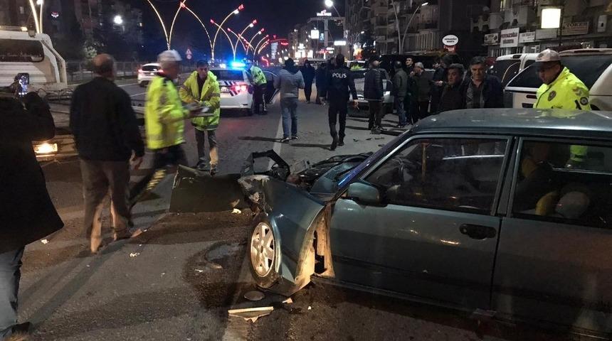 Alkollü sürücü sokağı savaş alanına çevirdi! Tam 6 araç birden!