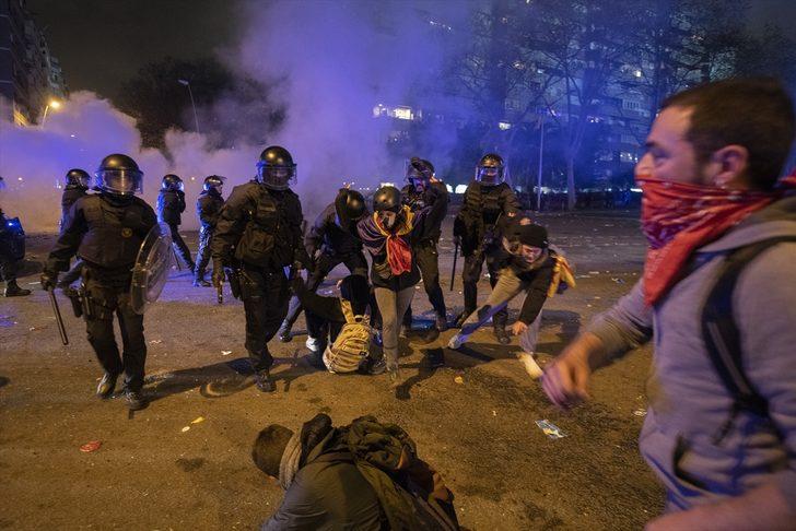 İspanya karıştı! Barselona'da çatışma: 21 yaralı G1