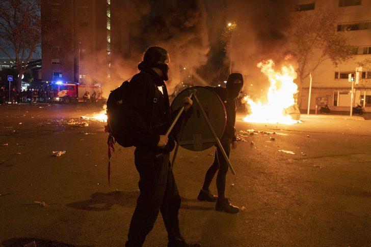 İspanya karıştı! Barselona'da çatışma: 21 yaralı G4