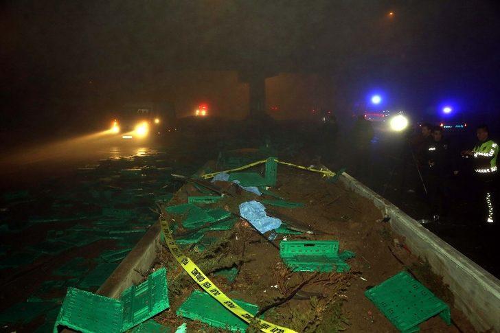 Ankara'da yoğun siste kaza yapan TIR sürücü araçtan fırlayarak can verdi! G1