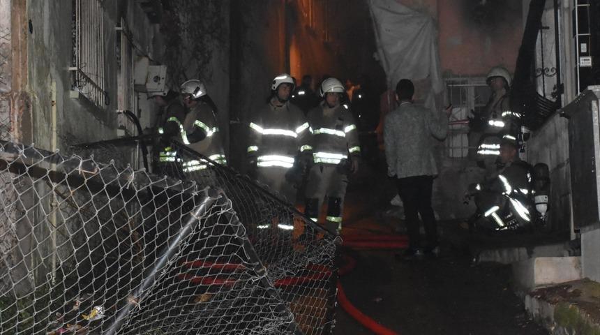 İzmir'de &ccedil;ıkan yangında bir kişi &ouml;ld&uuml;