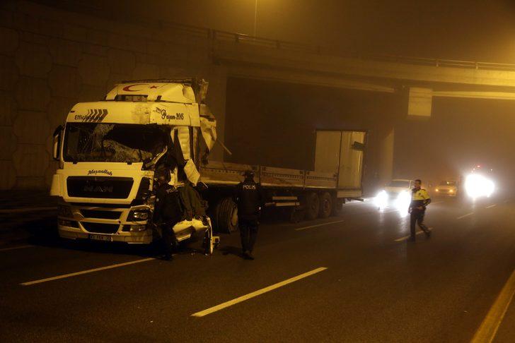Ankara'da feci kaza! TIR, aydınlatma direğine çarptı, sürücü hayatını kaybetti G2