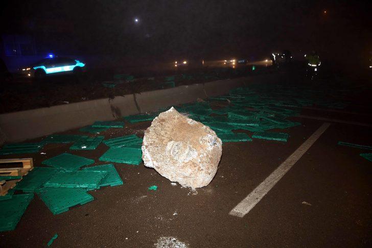 Ankara'da feci kaza! TIR, aydınlatma direğine çarptı, sürücü hayatını kaybetti G4