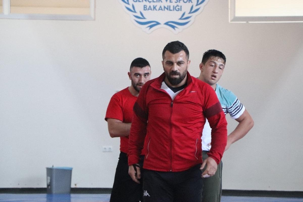 (&Ouml;zel haber) Fatih Atlı&rsquo;nın hedefi yeniden &ldquo;Başpehlivanlık&rdquo;