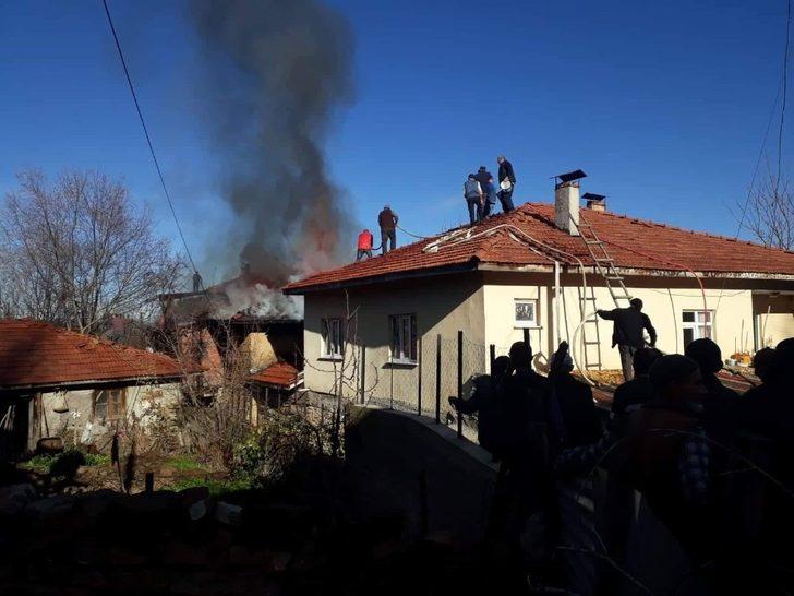 78 yaşındaki Emine teyzenin hayatı bir hafta kabusa döndü! Eşini kaybetti, evi yandı, yarı felç sokakta kaldı G4