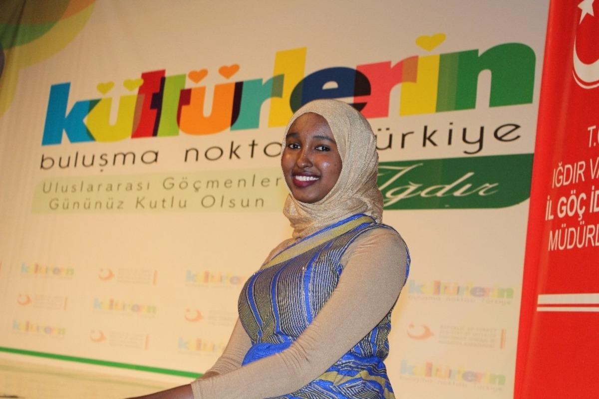 Iğdır&rsquo;da "Uluslararası G&ouml;&ccedil;menler G&uuml;n&uuml;" renkli g&ouml;r&uuml;nt&uuml;lere sahne oldu