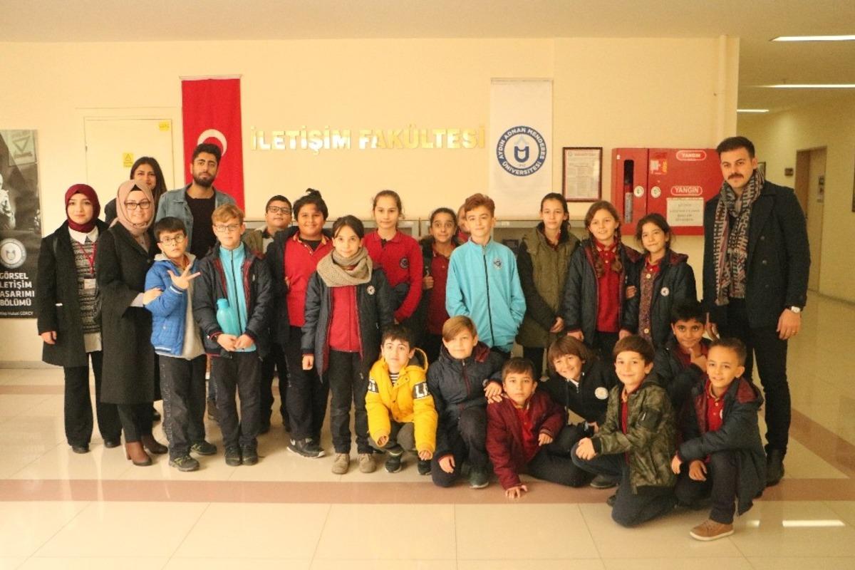 Ortaokul &ouml;ğrencilerinden AD&Uuml; İletişim Fak&uuml;ltesi&rsquo;ne ziyaret