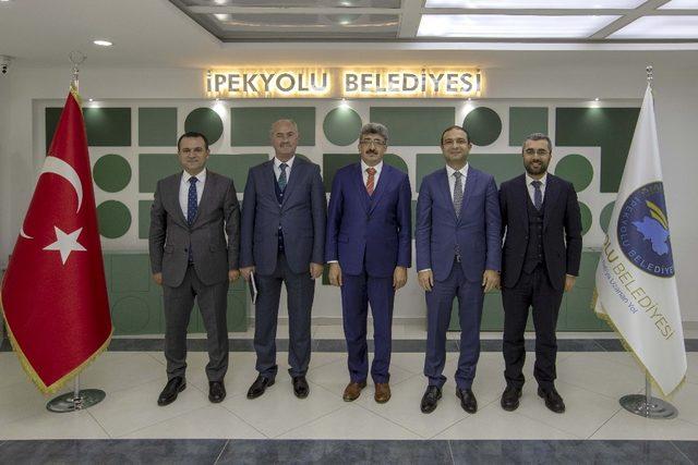 Vali Bilmez’den İpekyolu Belediyesine ziyaret