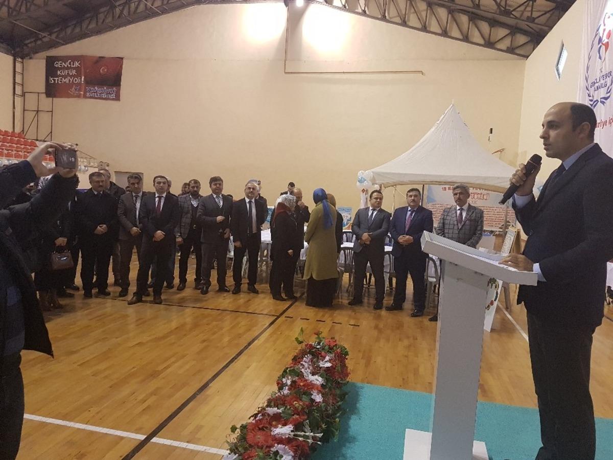 Vezirk&ouml;pr&uuml;&rsquo;de &ouml;ğrencilere diş macunu ve fır&ccedil;a