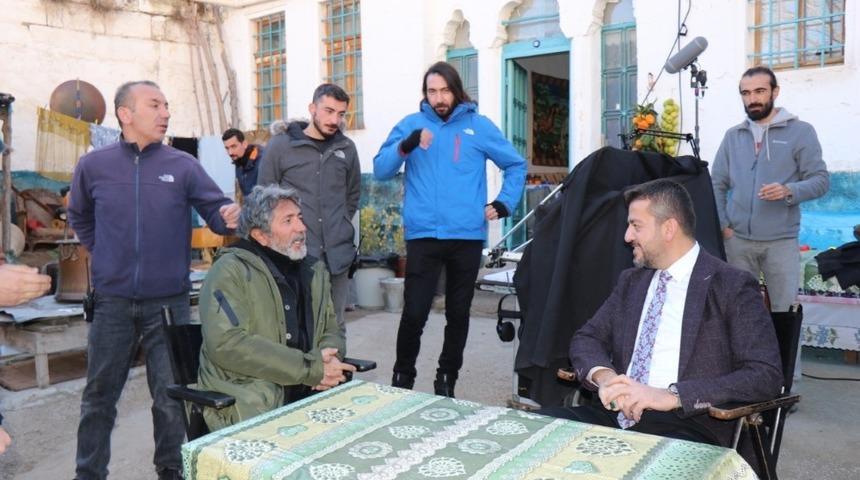 Başkan Akt&uuml;rk&rsquo;ten Z&uuml;mr&uuml;d&uuml; Anka dizi setine ziyaret