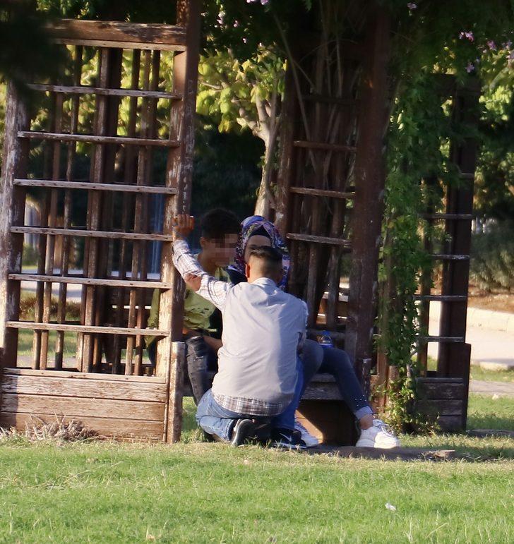 Adana'daki parkta vatandaşlar dilencilerden şikayetçi!  G1