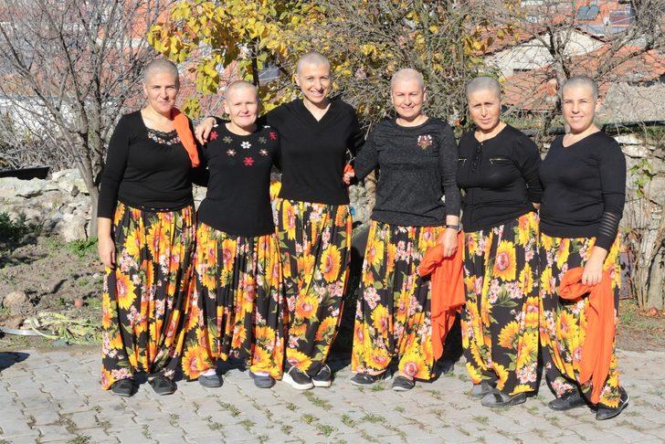 Balıkesir'de köylü kadınlar arkadaşlarına destek için saçlarını kazıttı G1