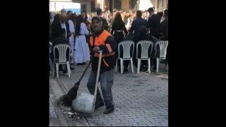 Dans ederek temizlik yapan çöpçü sosyal medyada fenomen oldu! 1 maaş ikramiye...