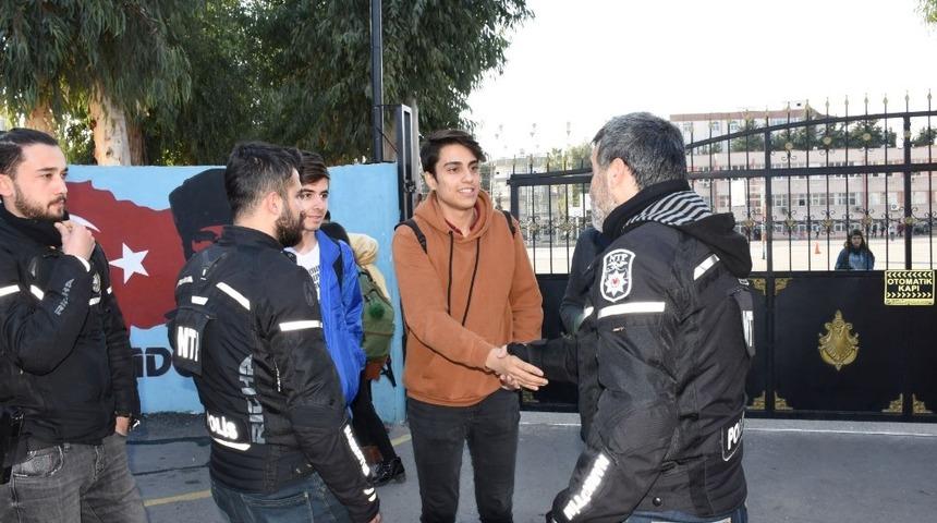 &Ouml;ğrenciler uyuşturucu satıcılarına karşı uyarılıyor