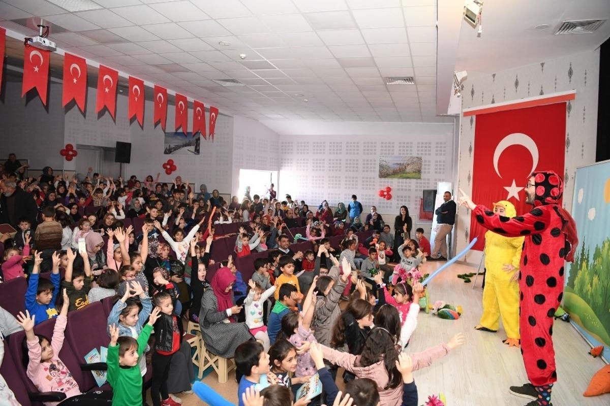 Kartepeli &ccedil;ocuklar hem eğlendi hem &ouml;ğrendi